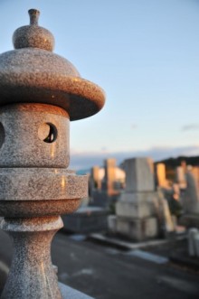 墓地・墓石は生前に買った方がオトク？