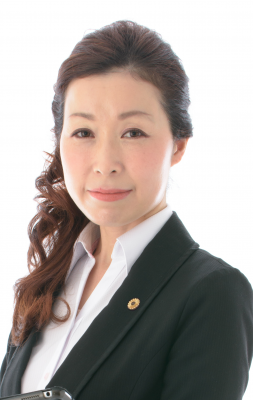 社会保険労務士 三宅 麻帆